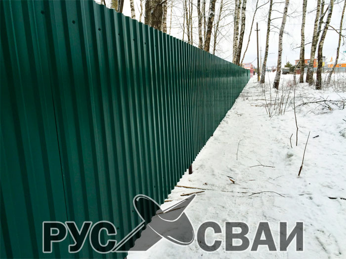 забор на винтовых сваях